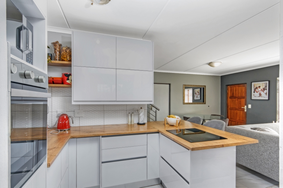 3 Bedroom Property for Sale in Kosmosdal Gauteng