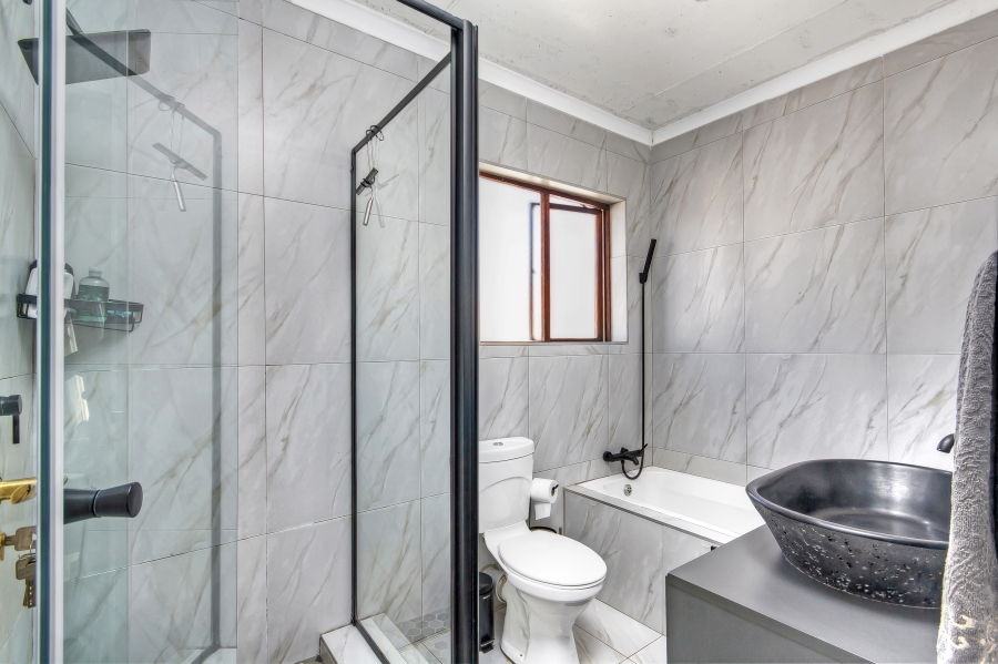 3 Bedroom Property for Sale in Kosmosdal Gauteng
