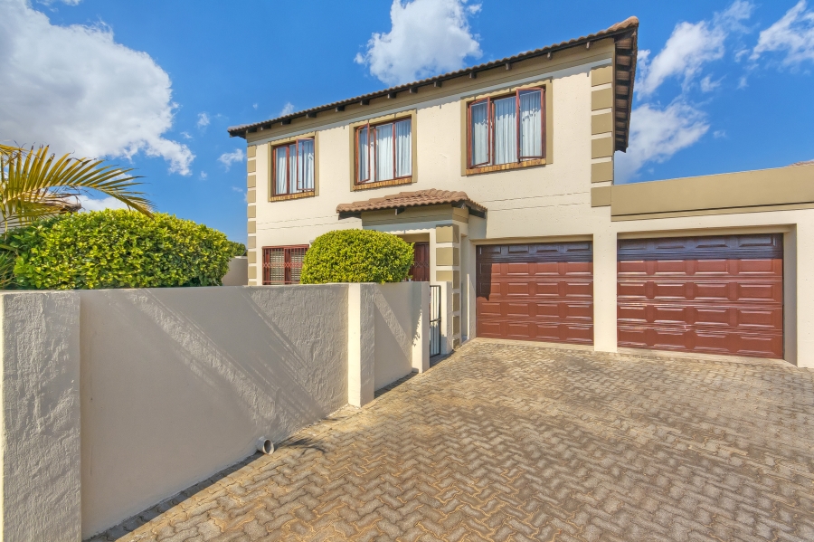 3 Bedroom Property for Sale in Kosmosdal Gauteng