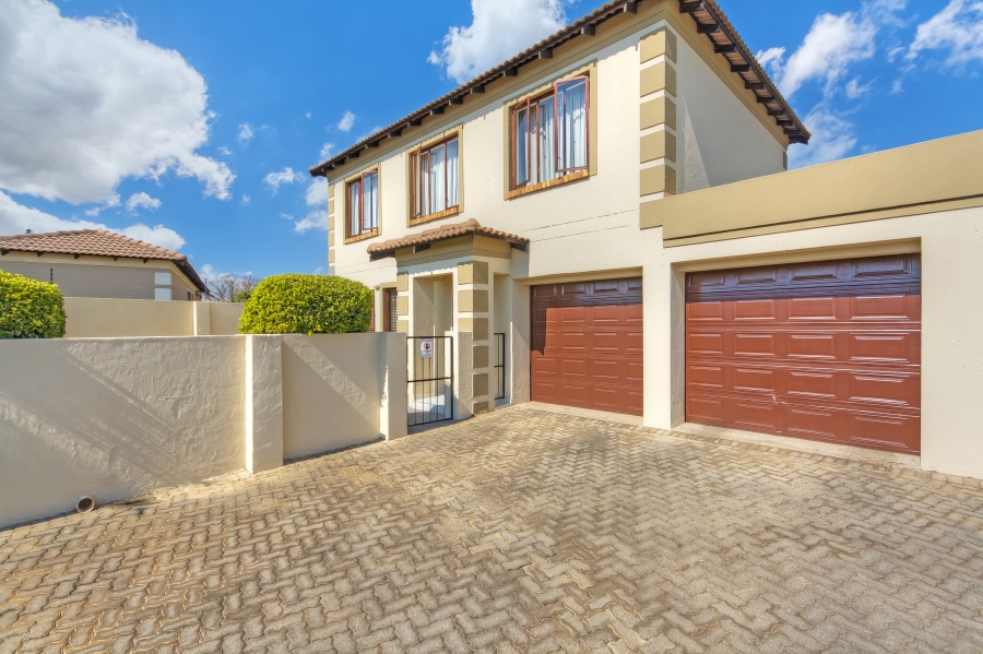 3 Bedroom Property for Sale in Kosmosdal Gauteng