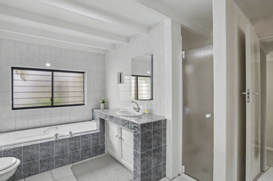 4 Bedroom Property for Sale in River Club Gauteng