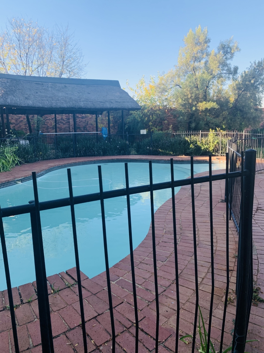 To Let 1 Bedroom Property for Rent in Northcliff Gauteng
