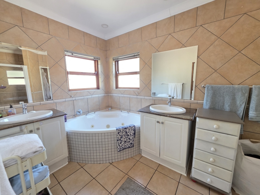 3 Bedroom Property for Sale in Woodhill Estate Gauteng