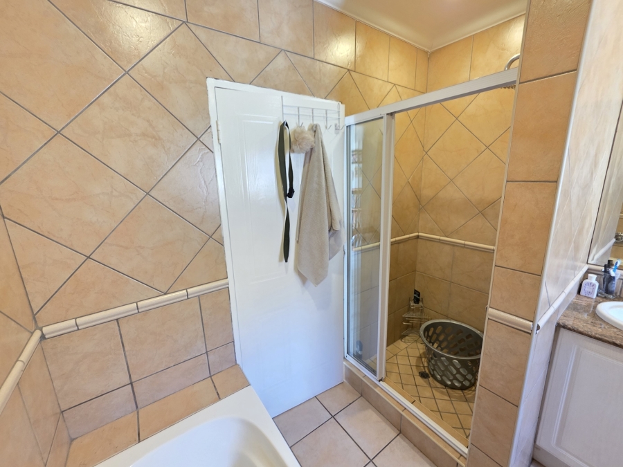 3 Bedroom Property for Sale in Woodhill Estate Gauteng