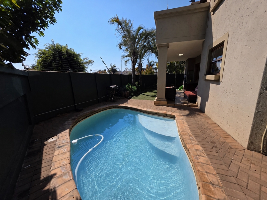 3 Bedroom Property for Sale in Woodhill Estate Gauteng