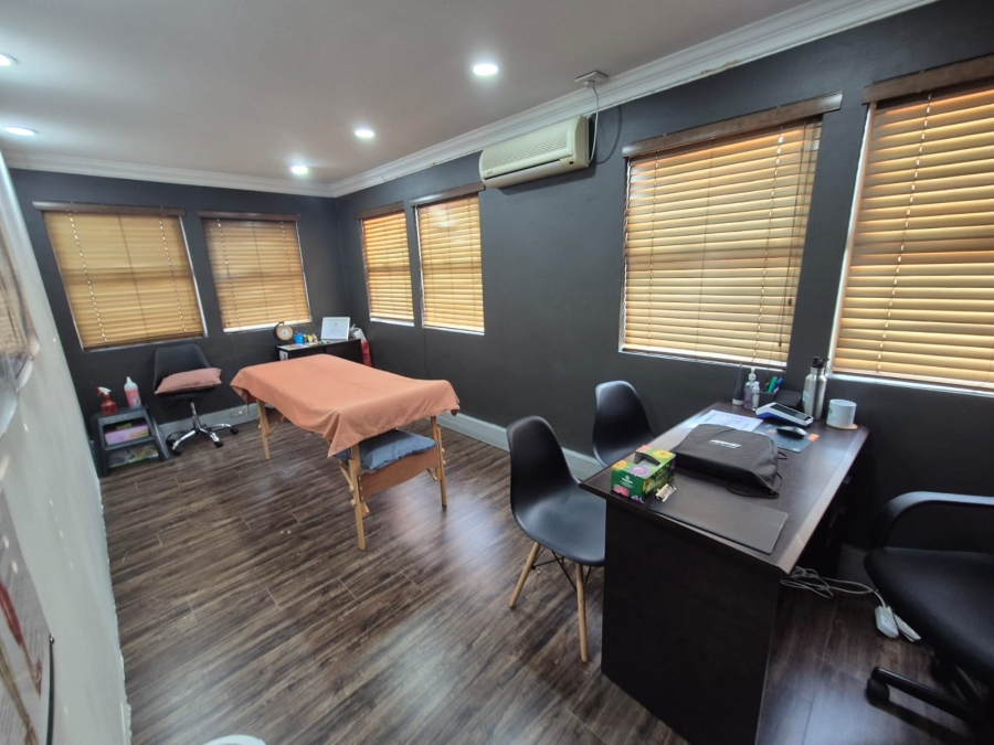 To Let Commercial Property for Rent in Die Hoewes Gauteng