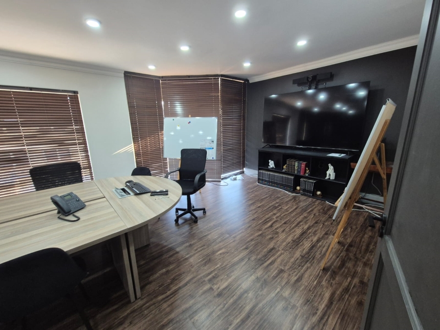 To Let Commercial Property for Rent in Die Hoewes Gauteng