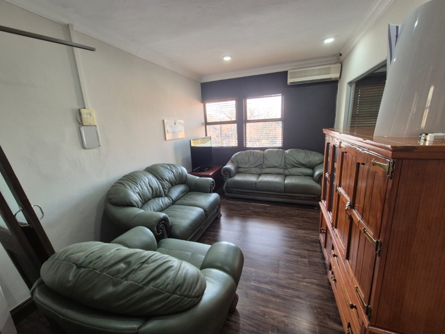 To Let Commercial Property for Rent in Die Hoewes Gauteng