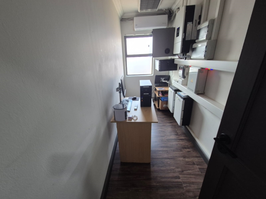 To Let Commercial Property for Rent in Die Hoewes Gauteng