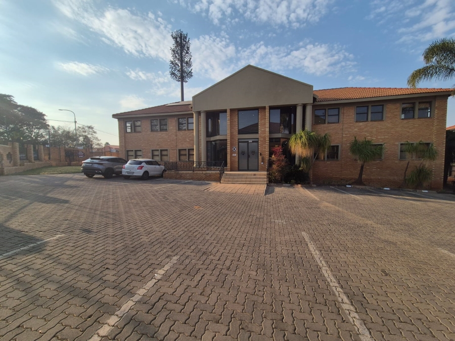 To Let Commercial Property for Rent in Die Hoewes Gauteng