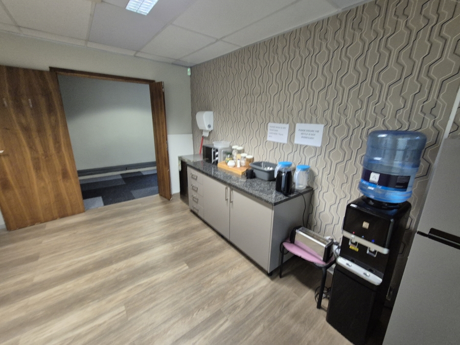 To Let Commercial Property for Rent in Die Hoewes Gauteng