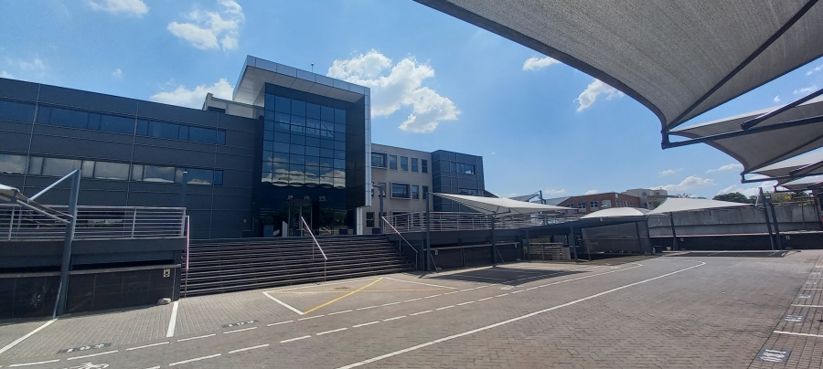 To Let Commercial Property for Rent in Die Hoewes Gauteng