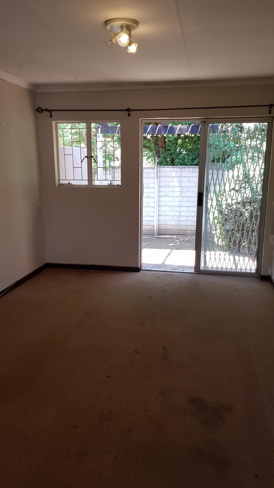 To Let 1 Bedroom Property for Rent in Greenstone Hill Gauteng