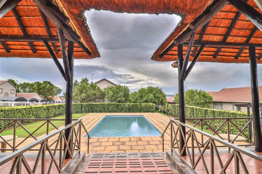 To Let 1 Bedroom Property for Rent in Greenstone Hill Gauteng