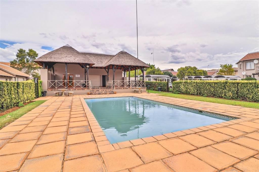 To Let 1 Bedroom Property for Rent in Greenstone Hill Gauteng