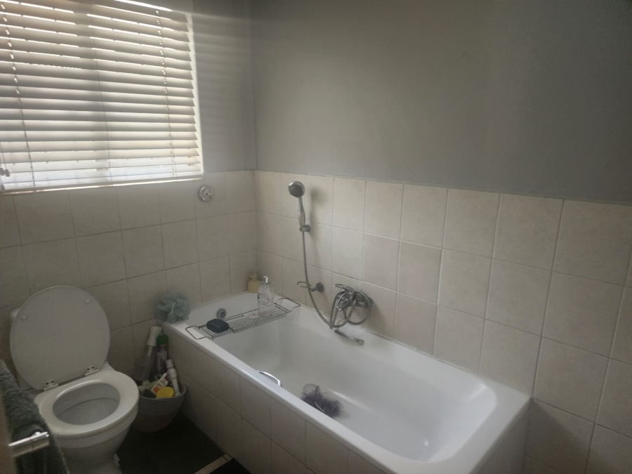 To Let 1 Bedroom Property for Rent in Greenstone Hill Gauteng