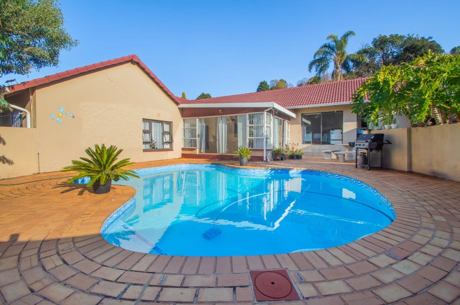 7 Bedroom Property for Sale in Kenmare Gauteng