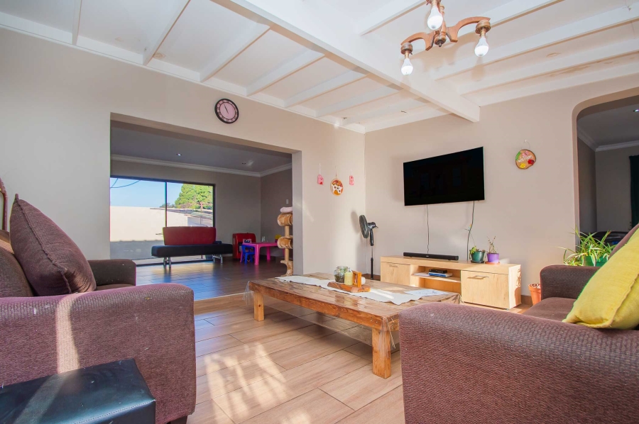 7 Bedroom Property for Sale in Kenmare Gauteng