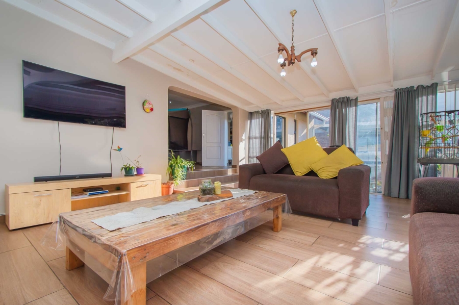 7 Bedroom Property for Sale in Kenmare Gauteng