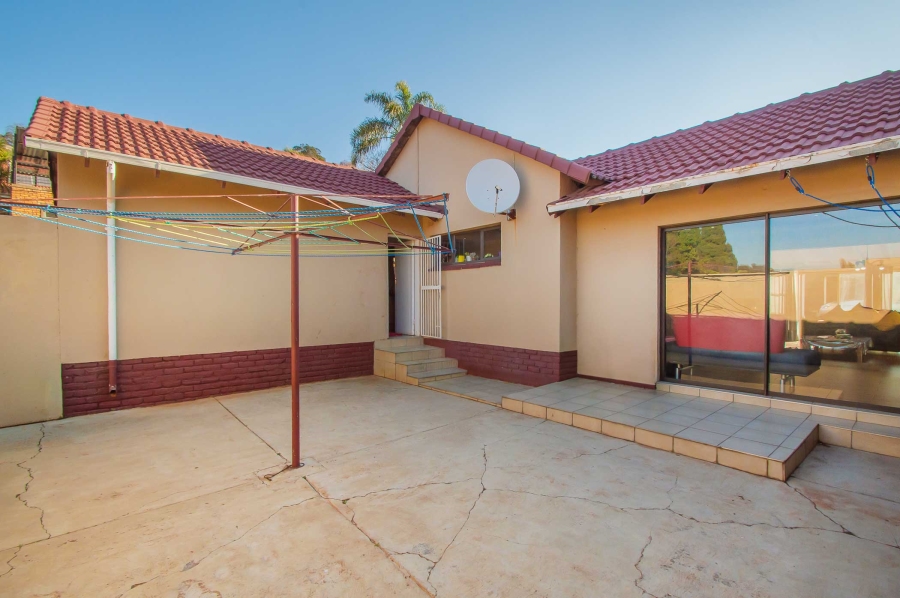 7 Bedroom Property for Sale in Kenmare Gauteng