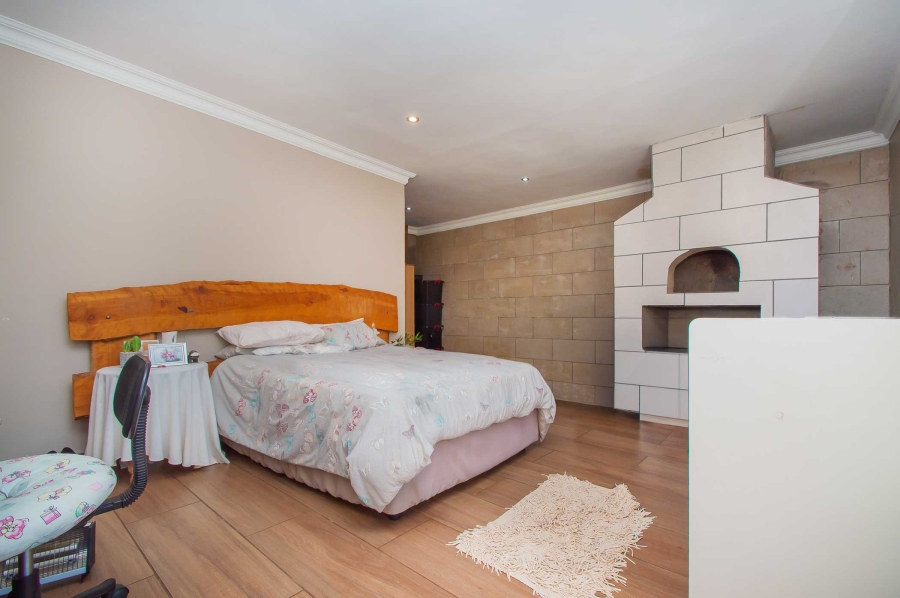 7 Bedroom Property for Sale in Kenmare Gauteng