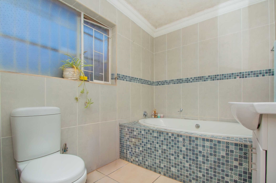 7 Bedroom Property for Sale in Kenmare Gauteng