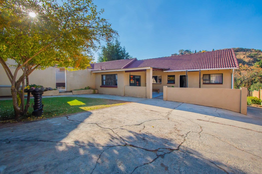 7 Bedroom Property for Sale in Kenmare Gauteng
