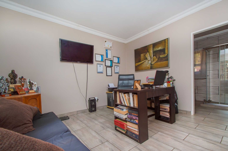 7 Bedroom Property for Sale in Kenmare Gauteng