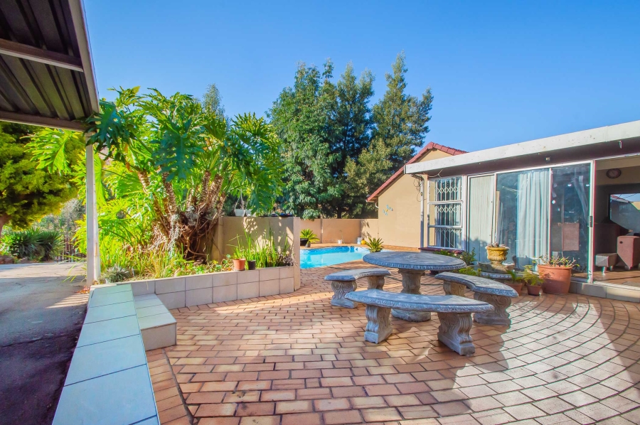 7 Bedroom Property for Sale in Kenmare Gauteng