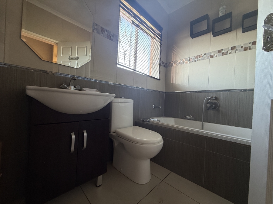 4 Bedroom Property for Sale in Wilro Park Gauteng
