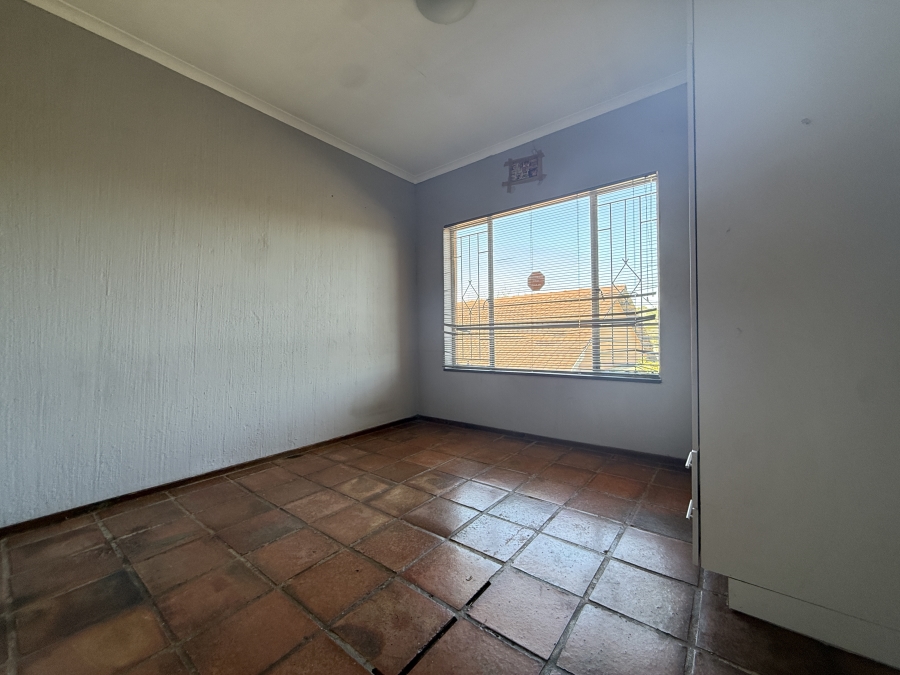 4 Bedroom Property for Sale in Wilro Park Gauteng