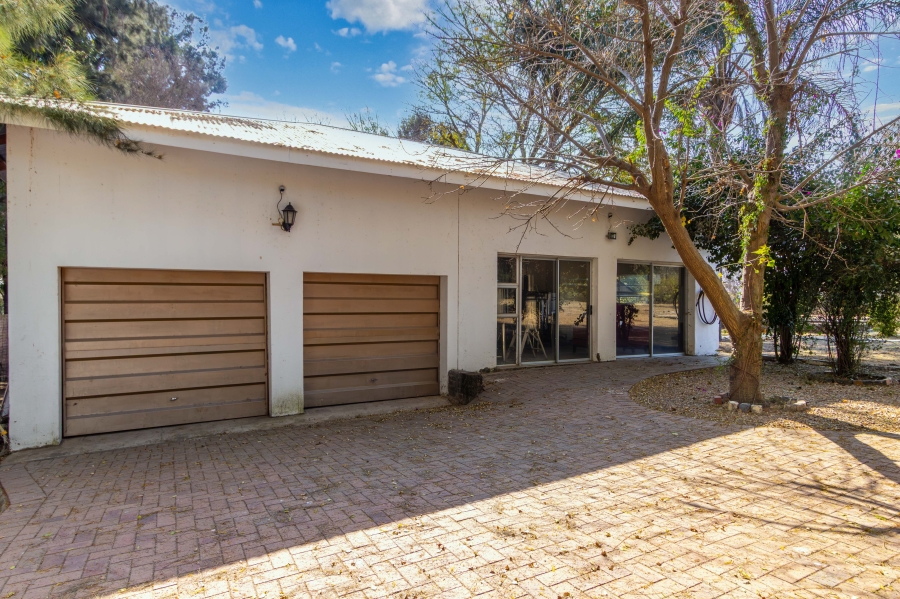 1 Bedroom Property for Sale in Chartwell Gauteng