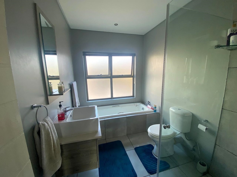 To Let 2 Bedroom Property for Rent in Broadacres Gauteng