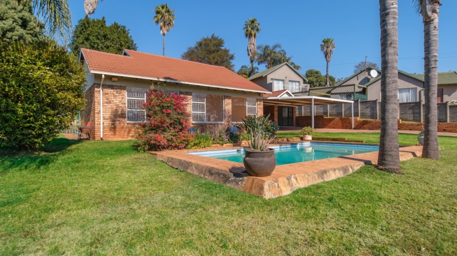 3 Bedroom Property for Sale in Helderkruin Gauteng