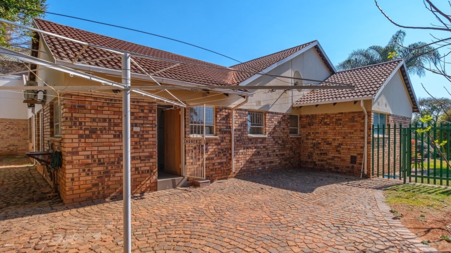 3 Bedroom Property for Sale in Helderkruin Gauteng