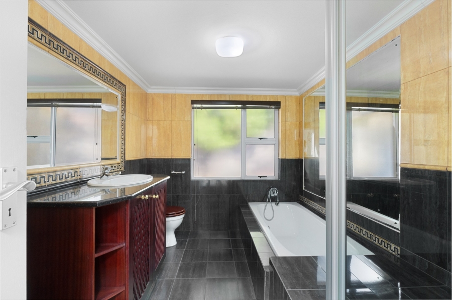 4 Bedroom Property for Sale in Fourways Gardens Gauteng