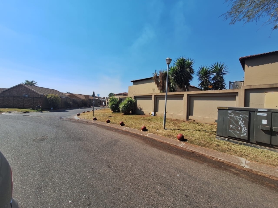 3 Bedroom Property for Sale in Annlin Gauteng