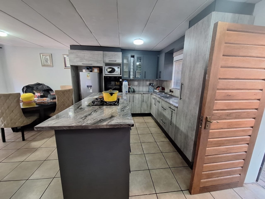 3 Bedroom Property for Sale in Annlin Gauteng