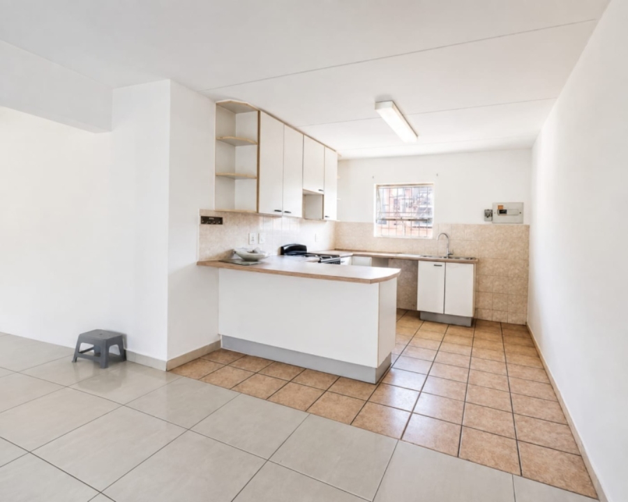 To Let 2 Bedroom Property for Rent in Vorna Valley Gauteng