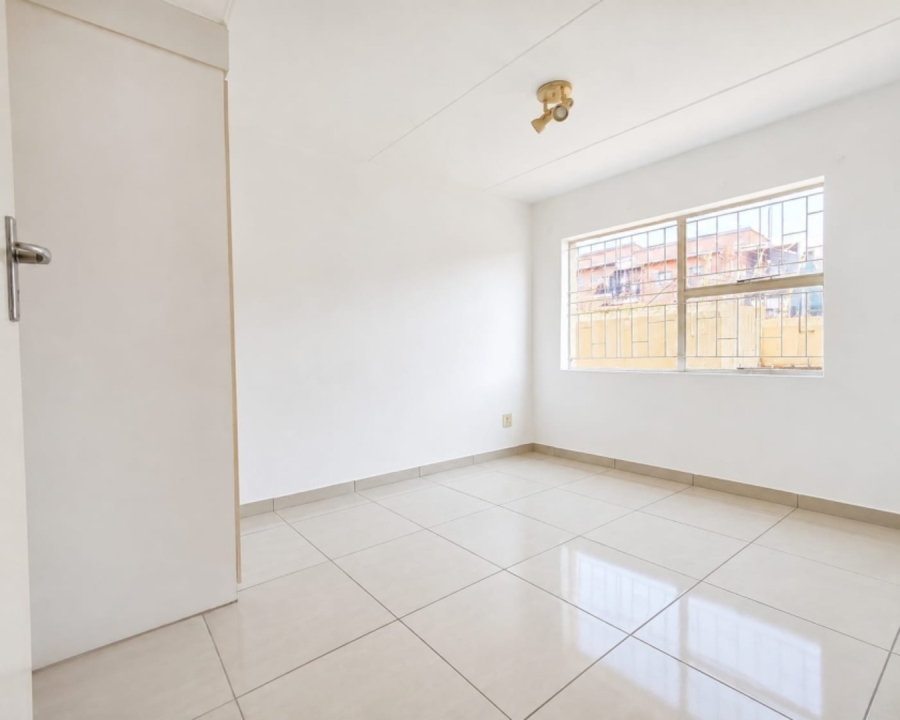 To Let 2 Bedroom Property for Rent in Vorna Valley Gauteng