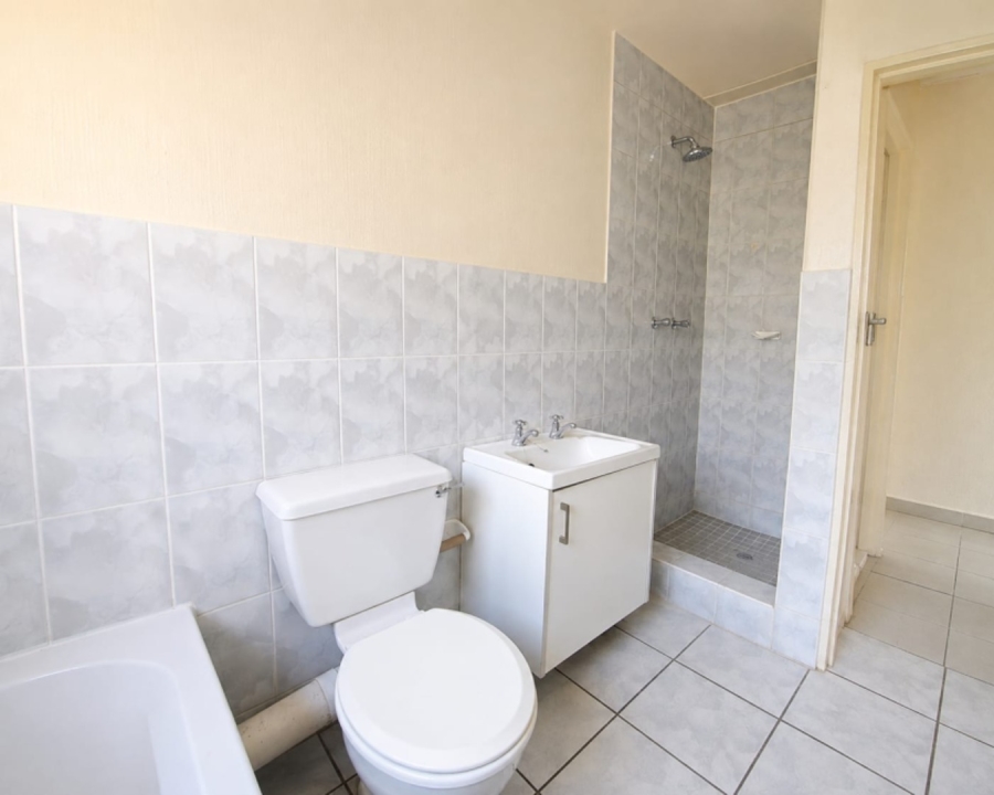 To Let 2 Bedroom Property for Rent in Vorna Valley Gauteng