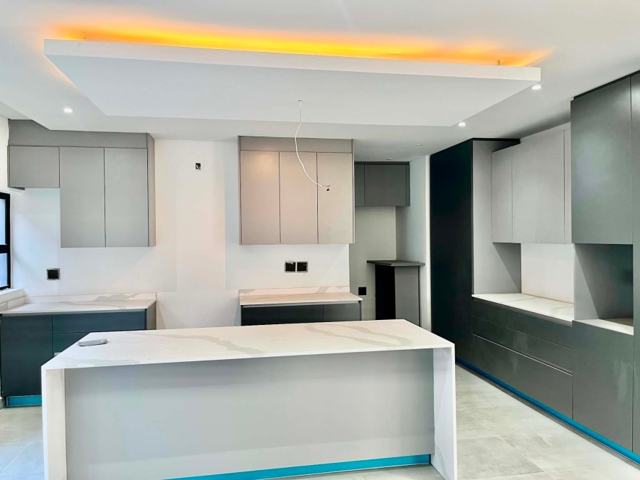 To Let 3 Bedroom Property for Rent in Illovo Gauteng