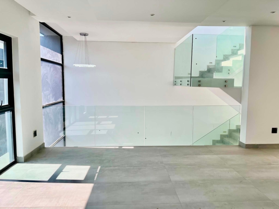 To Let 3 Bedroom Property for Rent in Illovo Gauteng