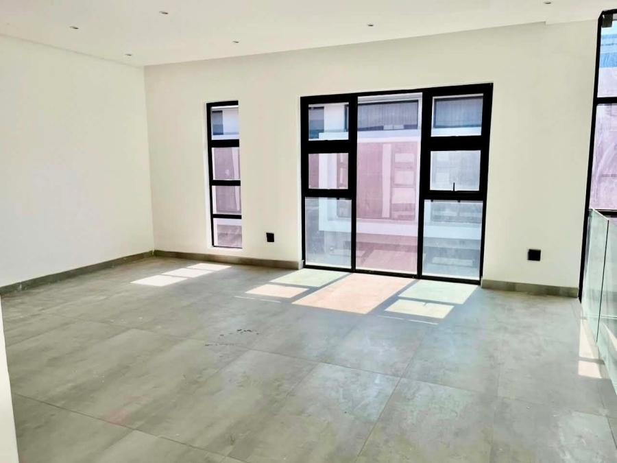 To Let 3 Bedroom Property for Rent in Illovo Gauteng