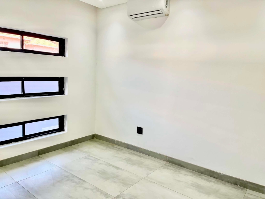 To Let 3 Bedroom Property for Rent in Illovo Gauteng