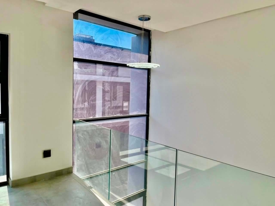 To Let 3 Bedroom Property for Rent in Illovo Gauteng