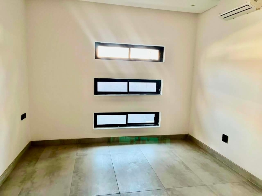 To Let 3 Bedroom Property for Rent in Illovo Gauteng