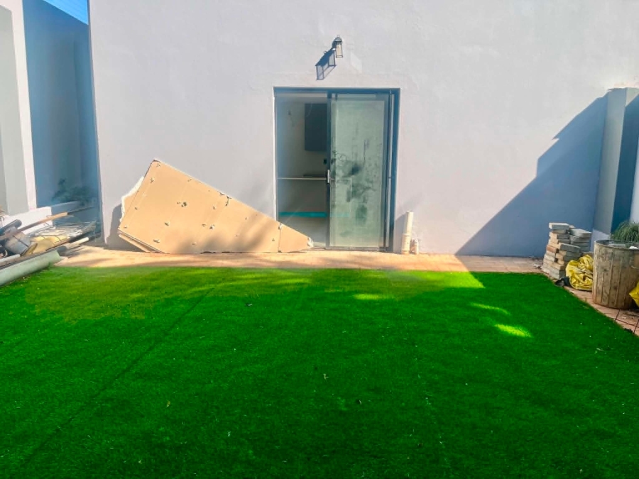 To Let 3 Bedroom Property for Rent in Illovo Gauteng