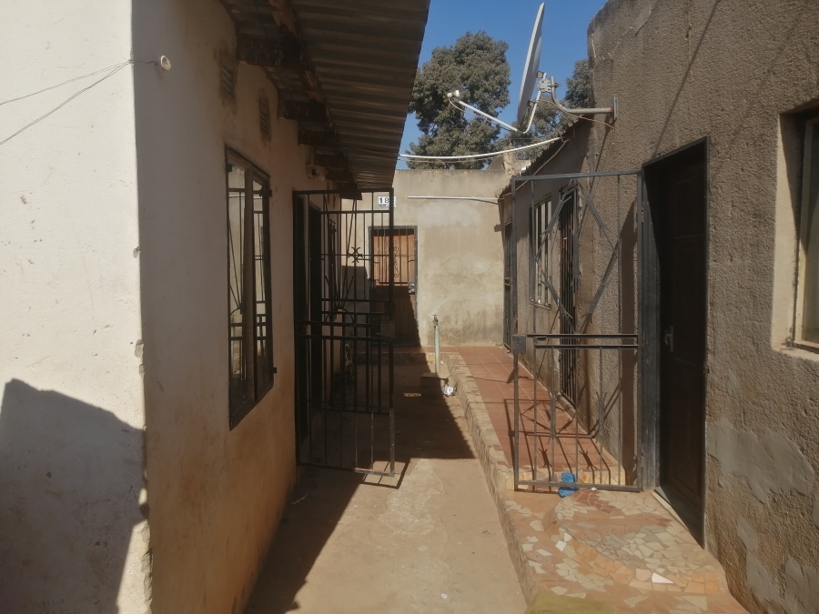 9 Bedroom Property for Sale in Mapleton Gauteng