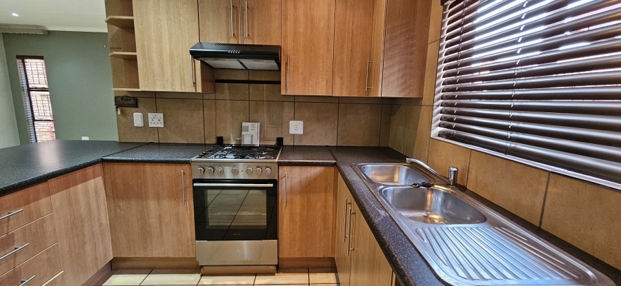 2 Bedroom Property for Sale in Three Rivers Proper Gauteng
